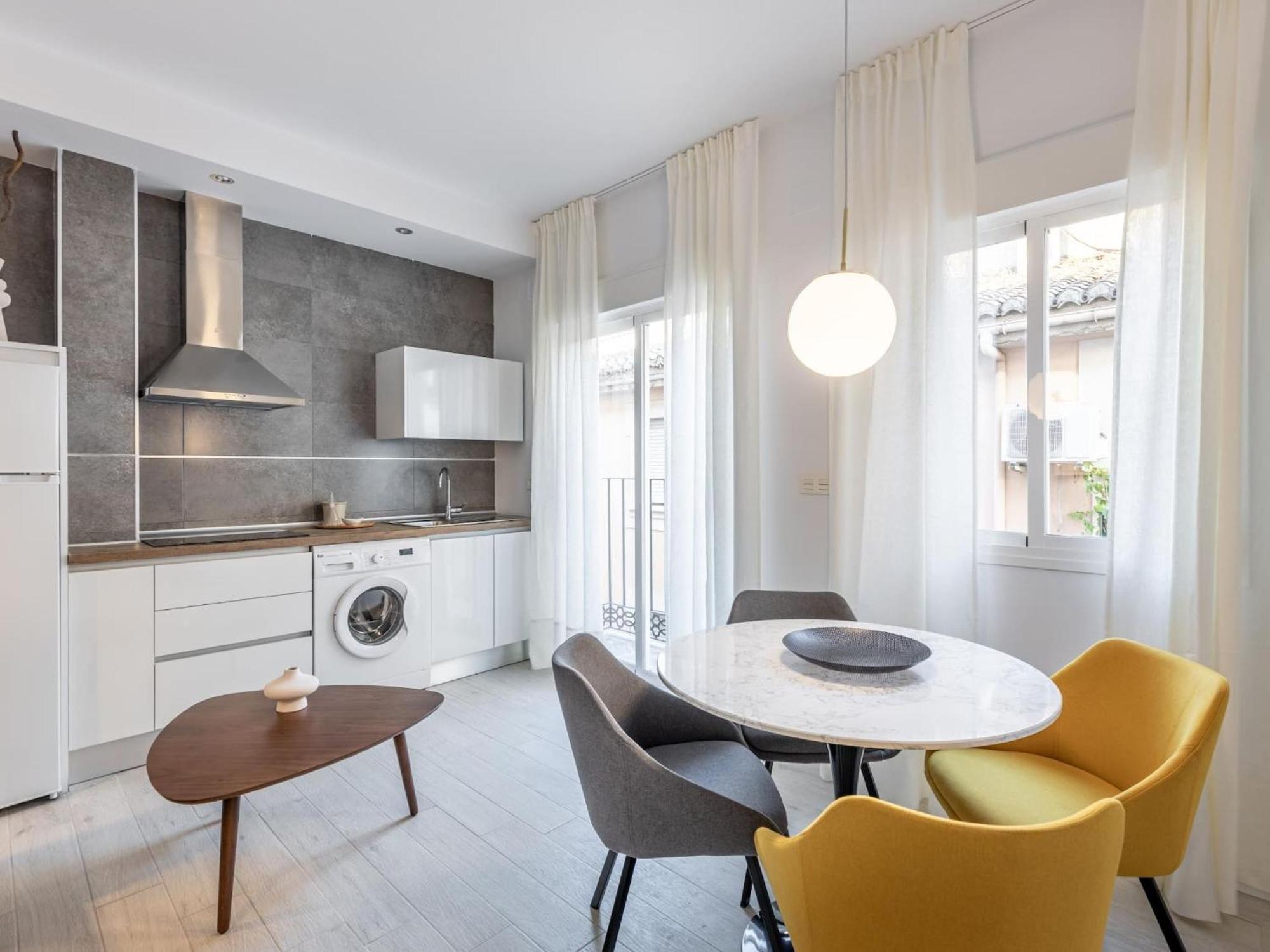 Central Stylish And Elegant 1 & 2 Bedroom Apartments III Гранада Екстер'єр фото